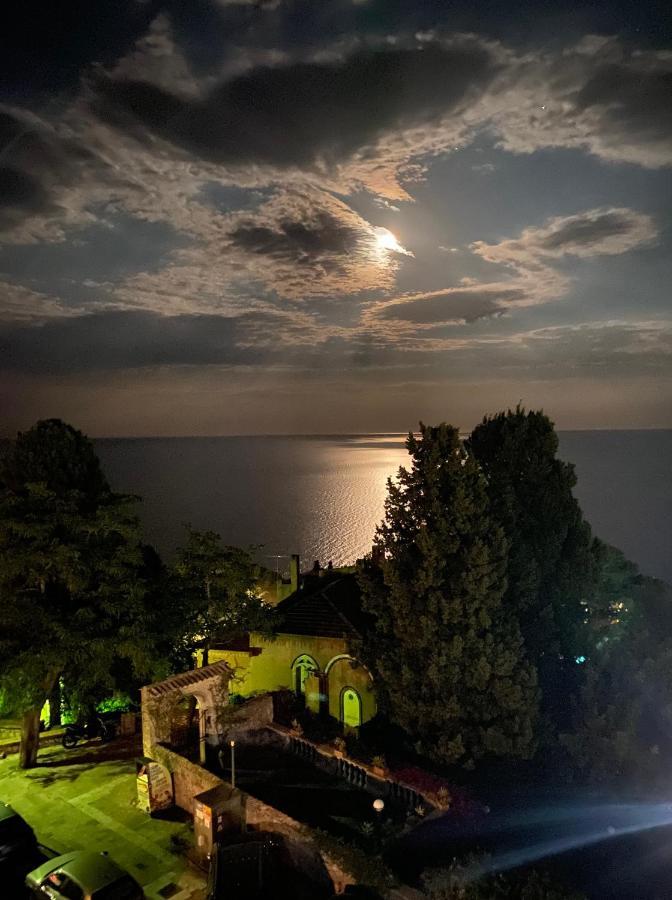 Chiaro Di Luna Таормина Экстерьер фото